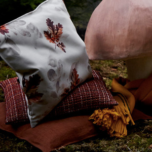 1.Enia cushion cover - autumn (40x40cm)2.Felino cushion cover - red &amp; nature (50x50cm)